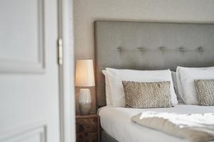 Double Room room in Cults Hotel
