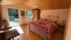 Chalet avec piscine privée dans la forêt