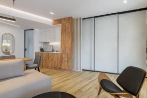 Central Sunny Loft with Plunge Pool