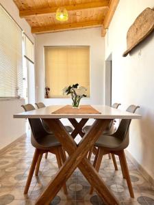 Casetta Bianca con Giardino