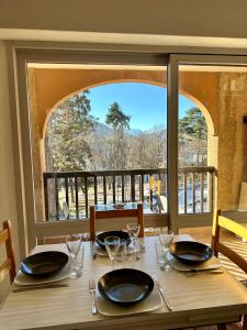 Appartements Studio terrasse sud vue montagne : photos des chambres