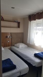 Campings Mobil-home 3ch, 2 sdbwc, tout confort camping les allais Trogues : photos des chambres