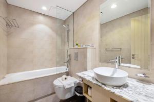2BR High Floor Infinity Pool w Burj Khalifa view