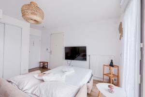 Appartements Charmant 2 pieces avec Terrasse Proche Transport : photos des chambres