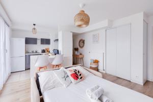 Appartements Charmant 2 pieces avec Terrasse Proche Transport : photos des chambres