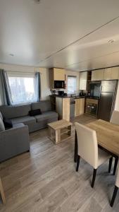 Sbvacances Entièrement équipé et tout confort grand 2ch avec suite parentale et 2 sdb dans camping 4 étoiles