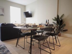 Apartment 6 Old Conservative Club in Historic Town - Pass the Keys