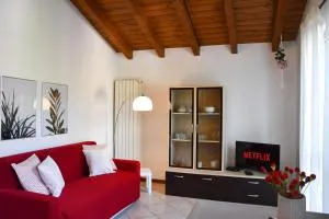 CA' GIALLA 5 - sul Lago di Lugano, balcone e parcheggio - - Monteggio