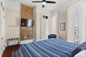 Marigny BD Surrounded by Music Food and Art