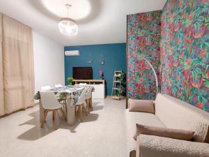 Ultreya - free street parking