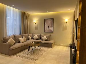 Riyadh luxury الياسمين 5