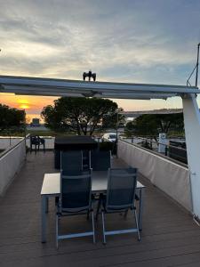 Floating house Sunset Joy 