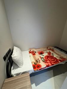 غرفة صغيرة بدورة مياه (غرفة سائق) العارض ١٤