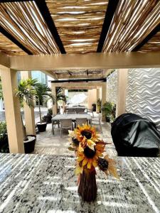 Heavenly new townhouse wjacuzzi near the beach