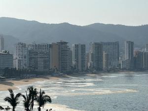 Torres Gemelas Suite VIP Frontal 607