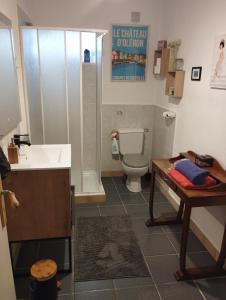 Sejours chez l'habitant Chambre agreable au fond du jardin : photos des chambres
