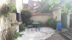 Chambre agréable au fond du jardin