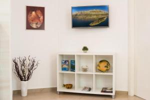 Apartments with WiFi Makarska - 23010