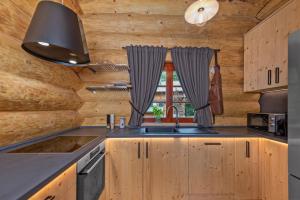 Holiday house with a swimming pool Brod na Kupi, Gorski kotar - 23012