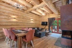 Holiday house with a swimming pool Brod na Kupi, Gorski kotar - 23012