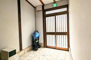 JR西九条徒歩4分！最大12名宿泊可能！貸切一軒家！USJ、梅田アクセス良好！１F広々リビングあり！