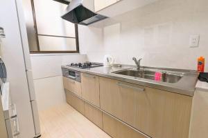 JR西九条徒歩4分！最大12名宿泊可能！貸切一軒家！USJ、梅田アクセス良好！１F広々リビングあり！