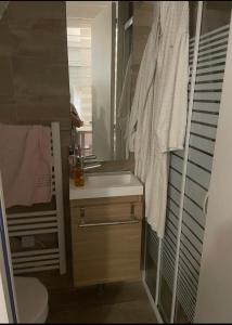 Petit paradis accueillant piscine proche CNFDI Chambre privée