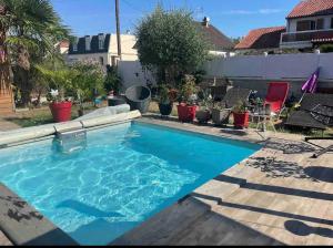 Petit paradis accueillant piscine proche CNFDI Chambre privée