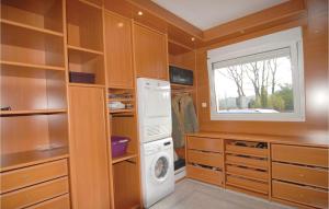 Maisons de vacances Pet Friendly Home In Trets With Heated Swimming Pool : photos des chambres