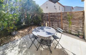 Lovely Home In Saint-Laurent-De-La-Ca