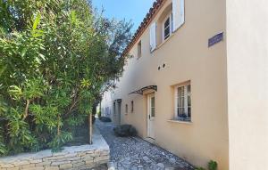 Lovely Home In Saint-Laurent-De-La-Ca