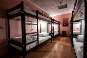 Bed in 8-Bed Mixed Dormitory Room room in Pallet Hostel