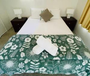 Burleigh Beach - Steps away from the Sand