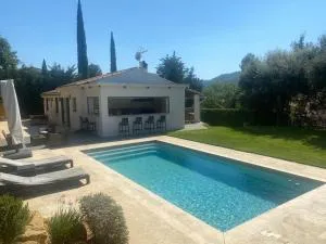 Magnifique Villa Le Sud Climatisée à 10 mn des Plages avec Piscine pour 6 Personnes Classée 4 Etoiles à Le Beausset - Évenos