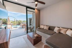 Baja Winds Condo poolside