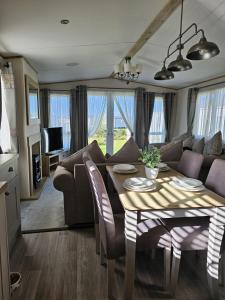 Premium 2 Bedroom Caravan with Free Wifi