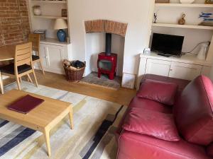 stunning driftwood cottage at holme-next-the-sea