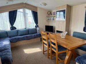 Budget 3 Bedroom Caravan with Decking at Heacham