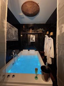 Lodges La Casa d'Ailleurs BERRY SEJOURS : photos des chambres