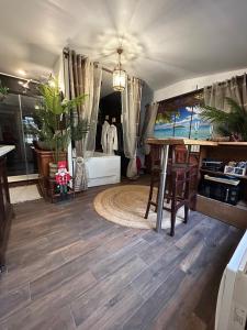 Lodges La Casa d'Ailleurs BERRY SEJOURS : photos des chambres