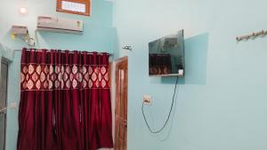 Shyam Homestay Front Room With Private Bathroom