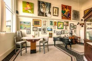 Luxury Living in Historic Bank Haven of Art&Music - Tomales