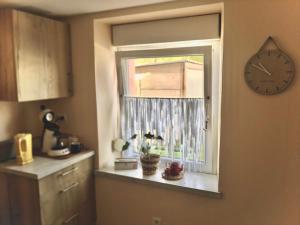 Côté Rive, au bord de la rivière La Moselotte et terrasse