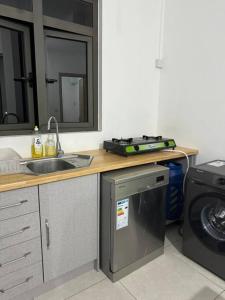 Comfy 2-Bedroom Apt, 10mins Walk to Beach - GBHC5