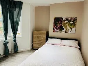 2 bedroom flat with garden - Kilburn