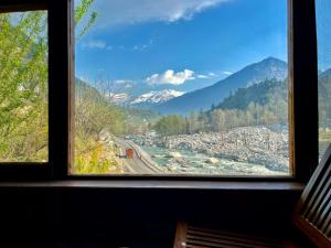 Riverside cottage manali