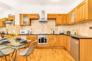 LUXstay2 Earls Court Apartment - Sleeps up to 8