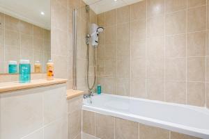 LUXstay2 Earls Court Apartment - Sleeps up to 8