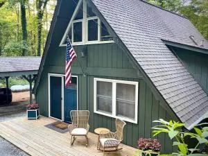 Cozy Cottage w Hot Tub, 5 min walk to Main St - Highlands