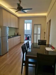 Sweet Homestay Golden Shower Apartment - Kampong Padang